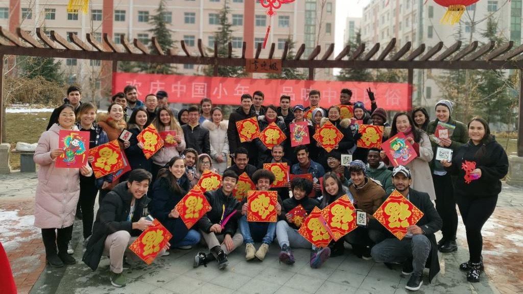 师生共度中国农历小年