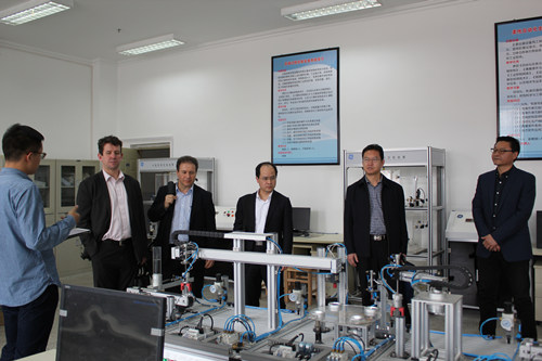 英国卡迪夫大学代表团访问我校